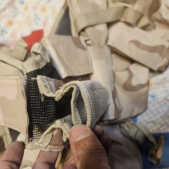 Tactical Sporting Vest Desert Camoflauge pattern Minimal wear - Picture 7 of 11